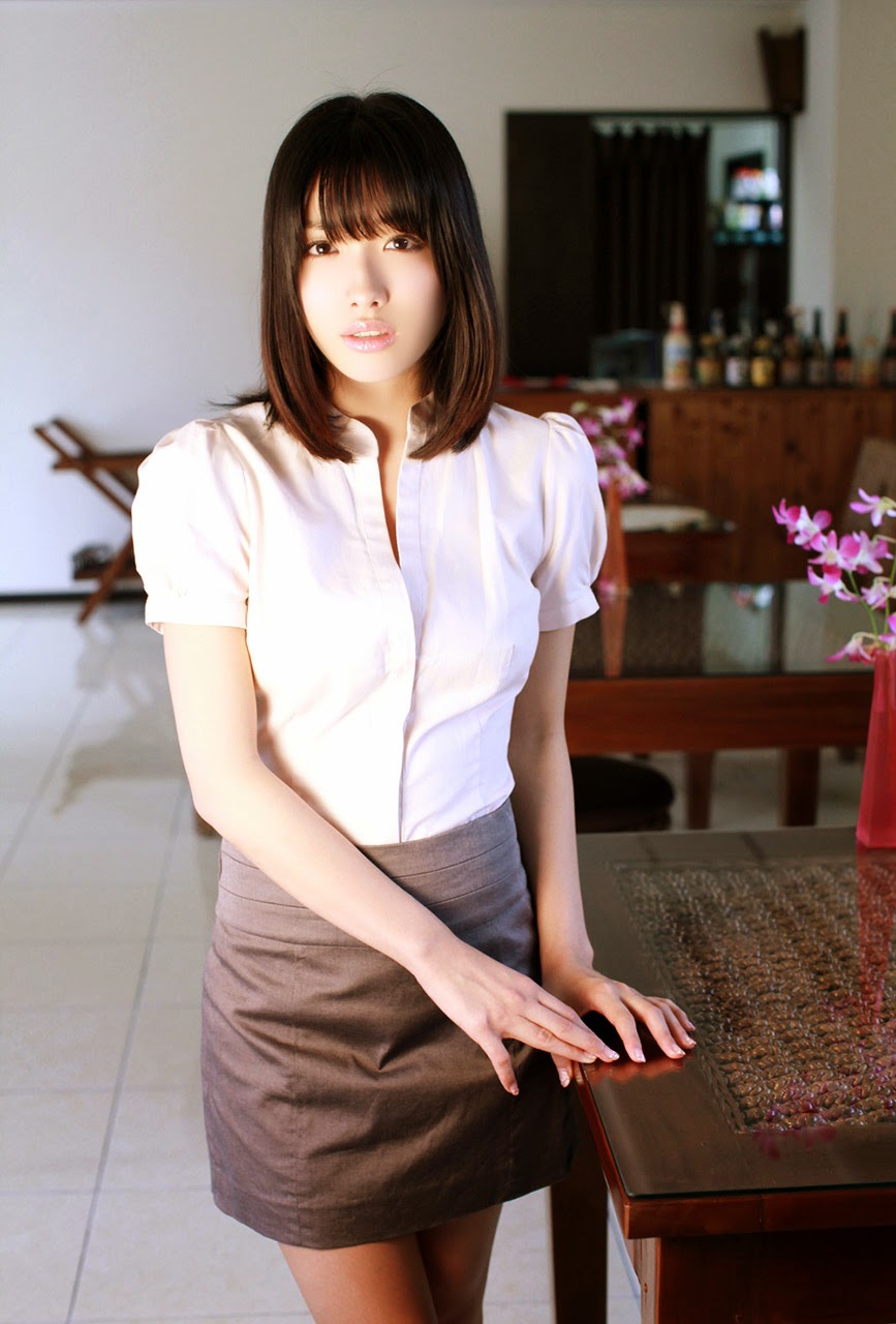Cô thư ký Anna Konno cởi đồ khiêu gợi