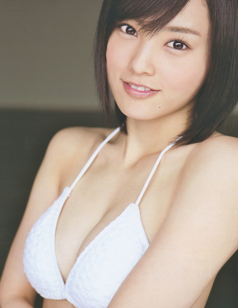 Gái xinh châu á mặc bikini
