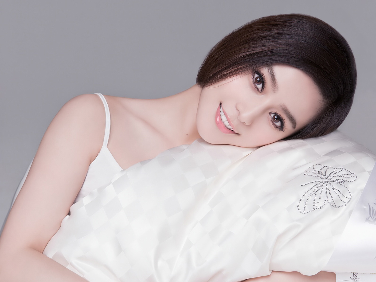 Nghẹt thở với bộ ngực khủng bốc lửa của Anri Sugihara